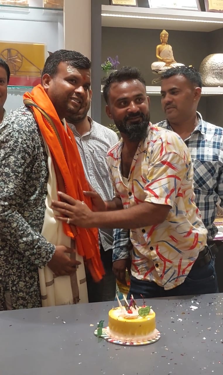 भाजपा नेता राहुल कुमार अपने समर्थकों के साथ मनाया अपना जन्मदिन