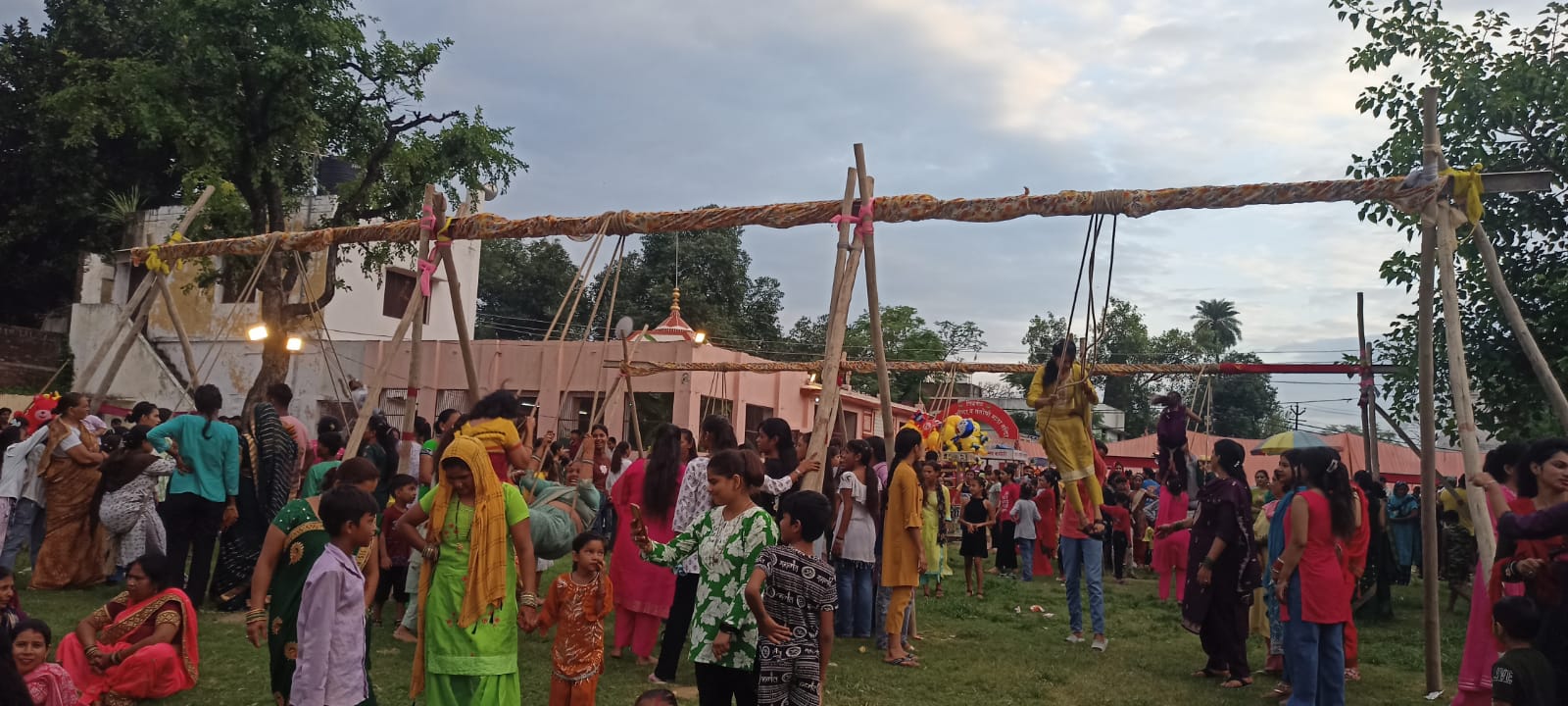 बड़ी होली सेवा समिति द्वारा तीज मेले का आयोजन 