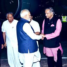 पीएम मोदी ने शशि थरूर को लेकर कांग्रेस पर कसा तंज 