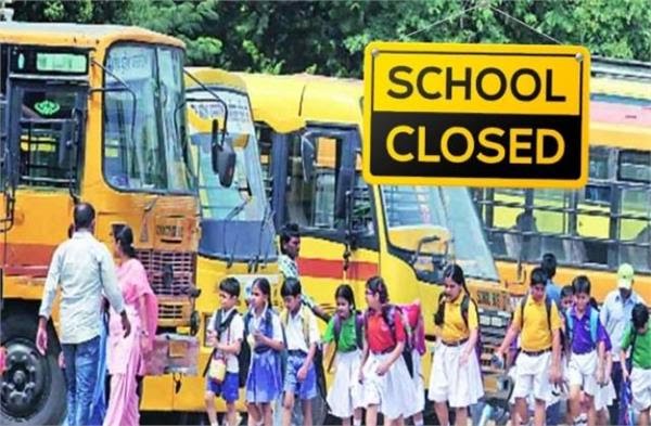 “स्क्रॉल संस्कृति और अंधविश्वास: तकनीक के युग में मानसिक गुलामी”