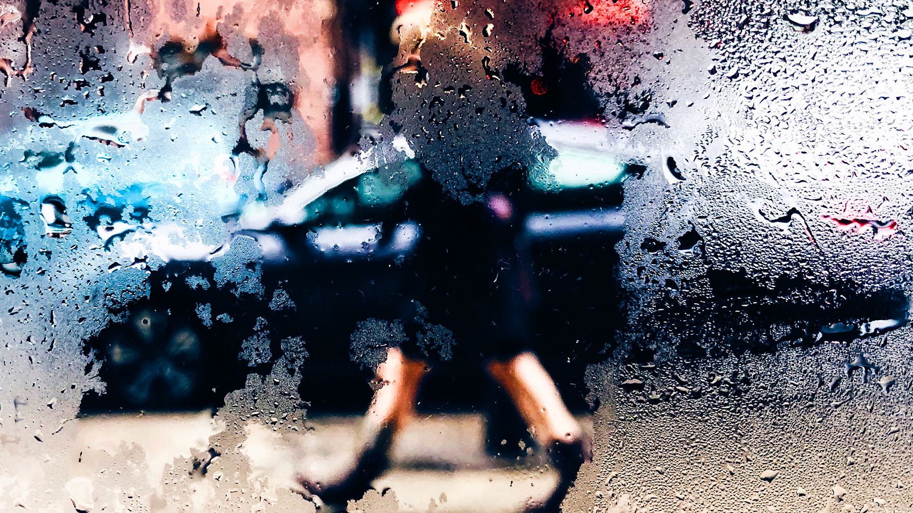 रील की दुनिया में रियल ज़िंदगी का विघटन, दिखावे की दौड़ में थकती ज़िंदगी