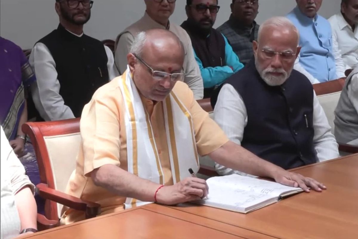 सीपी राधाकृष्णन ने उपराष्ट्रपति चुनाव के लिए किया नामांकन, PM मोदी बने पहले प्रस्तावक