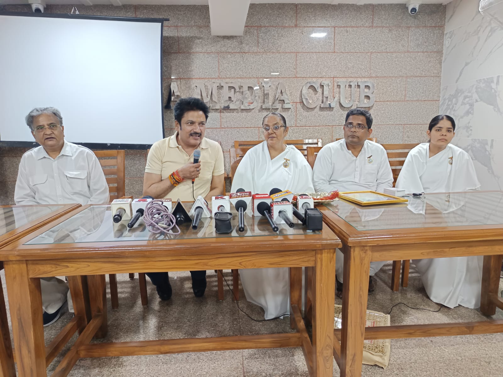 नोएडा मीडिया क्लब में ब्रह्माकुमारीज़ द्वारा विशेष सत्र का आयोजन
