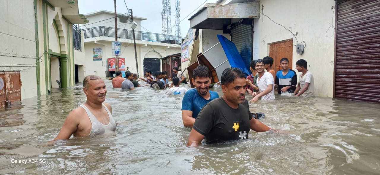 नचना नदी का जलस्तर बढ़ने से अफजलगढ़ इलाके में बाढ़ के हालात 
