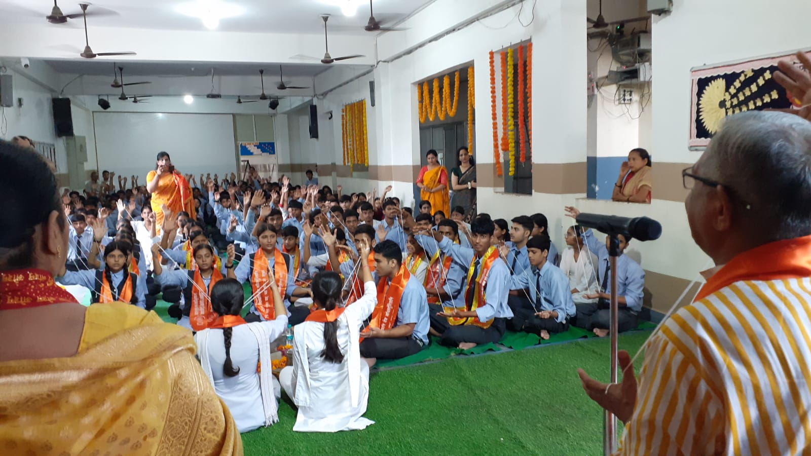 आदर्श पब्लिक स्कूल में यज्ञोपवीत संस्कार सम्पन्न