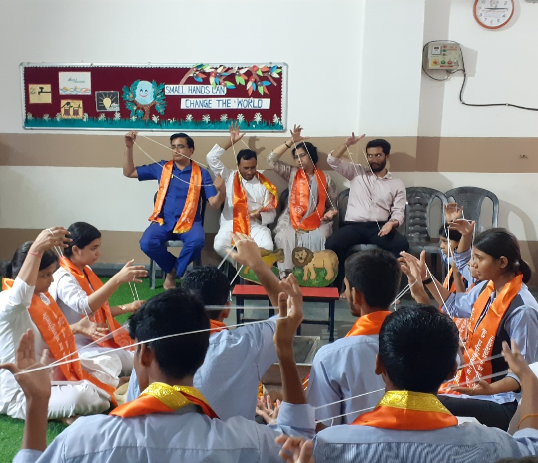 आदर्श पब्लिक स्कूल में यज्ञोपवीत संस्कार संम्पन्न