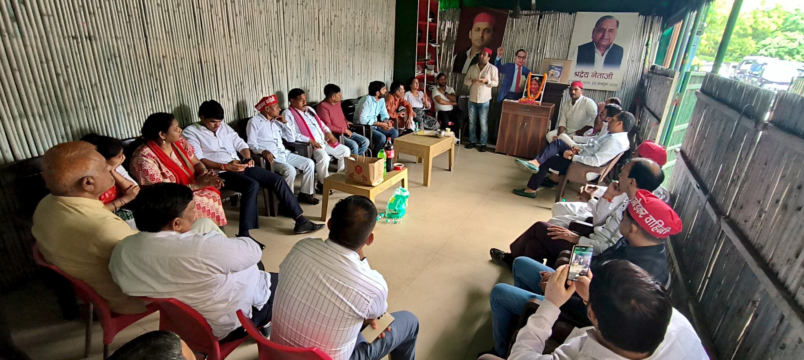 सपा नोएडा महानगर ने फूलन देवी की जयंती पर किया शानदार गोष्ठी का आयोजन
