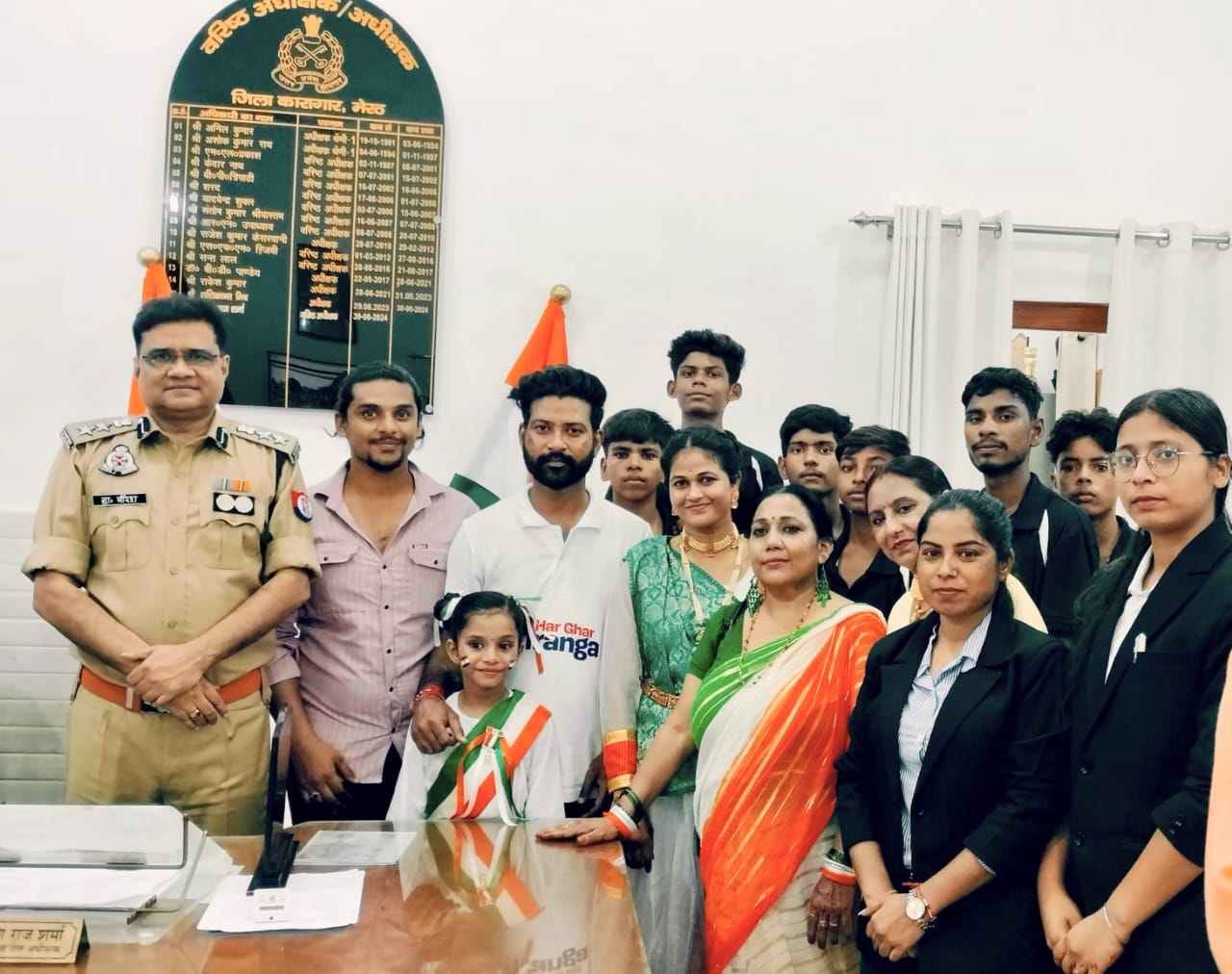 कैदियों में देशभक्ति का जज्बा पैदा किया 