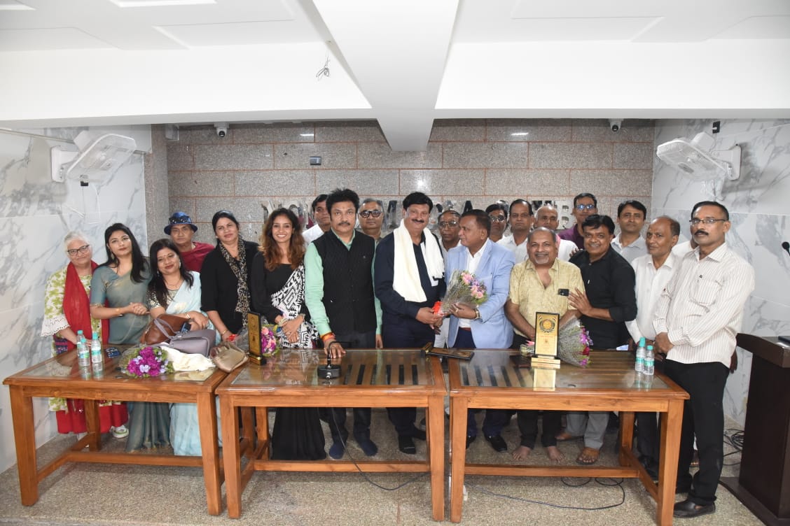 फ़ोटो प्रदर्शनी के दौरान हुआ कवि सम्मेलन का आयोजन