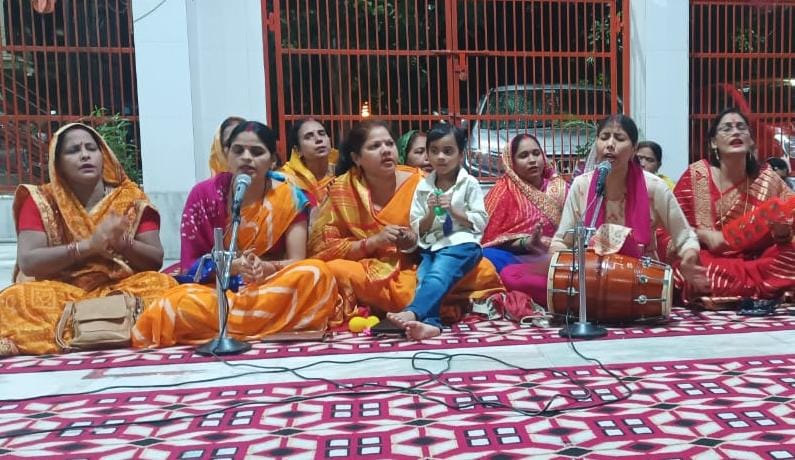 कढ़ी-चावल भोग के साथ भगवान श्री कृष्ण की छठी बड़े धूमधाम से मनाई गई