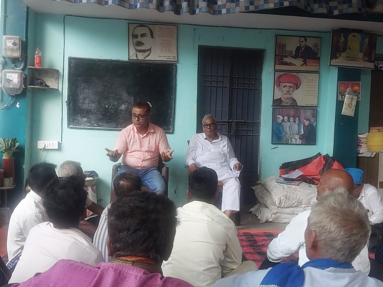 पंचशील बौद्ध विहार के सभागार में बीपी मंडल का जन्मदिन मनाया गया