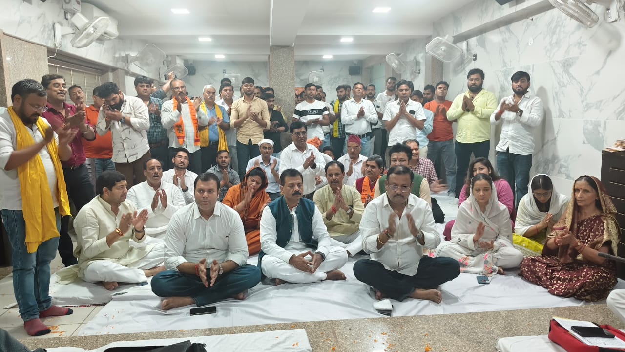 नोएडा मीडिया क्लब में गूंजा भक्ति भाव, हुआ सुंदरकांड का पाठ
