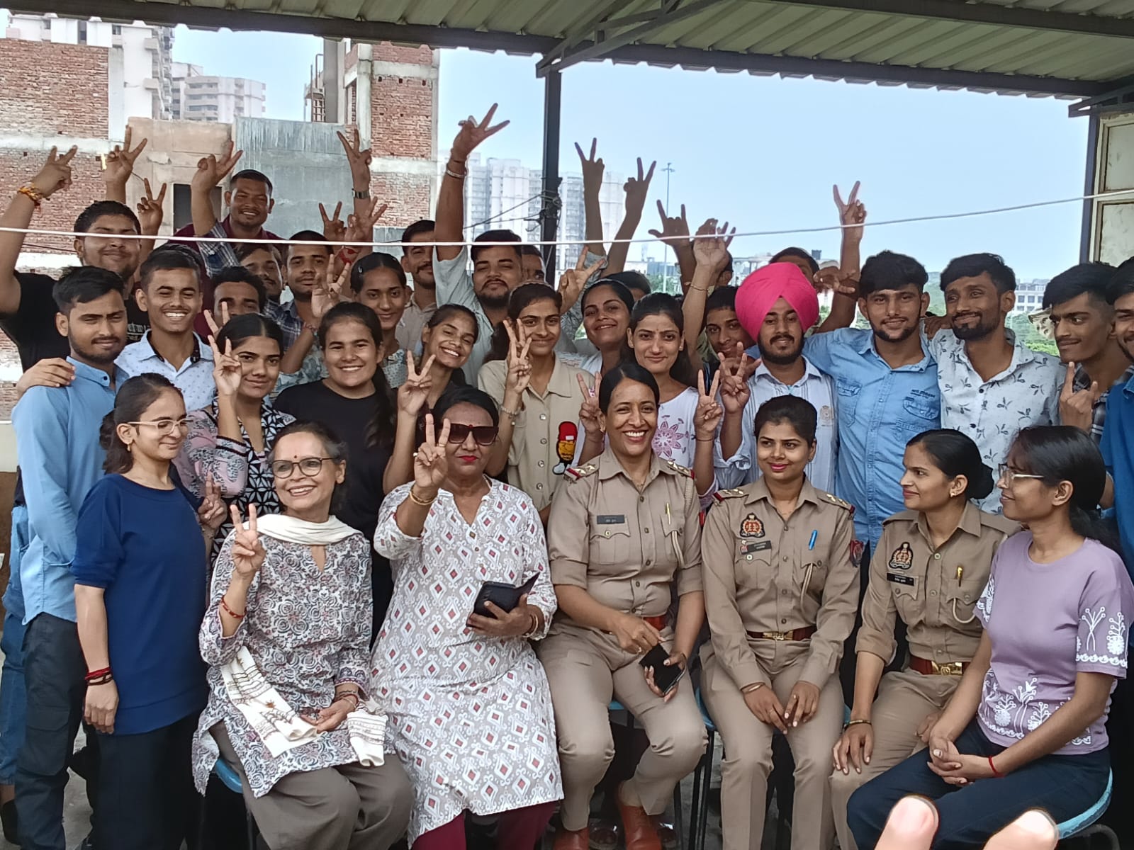 गरीब बच्चों के साथ श्री गणेश जन्मोत्सव मनाई गई