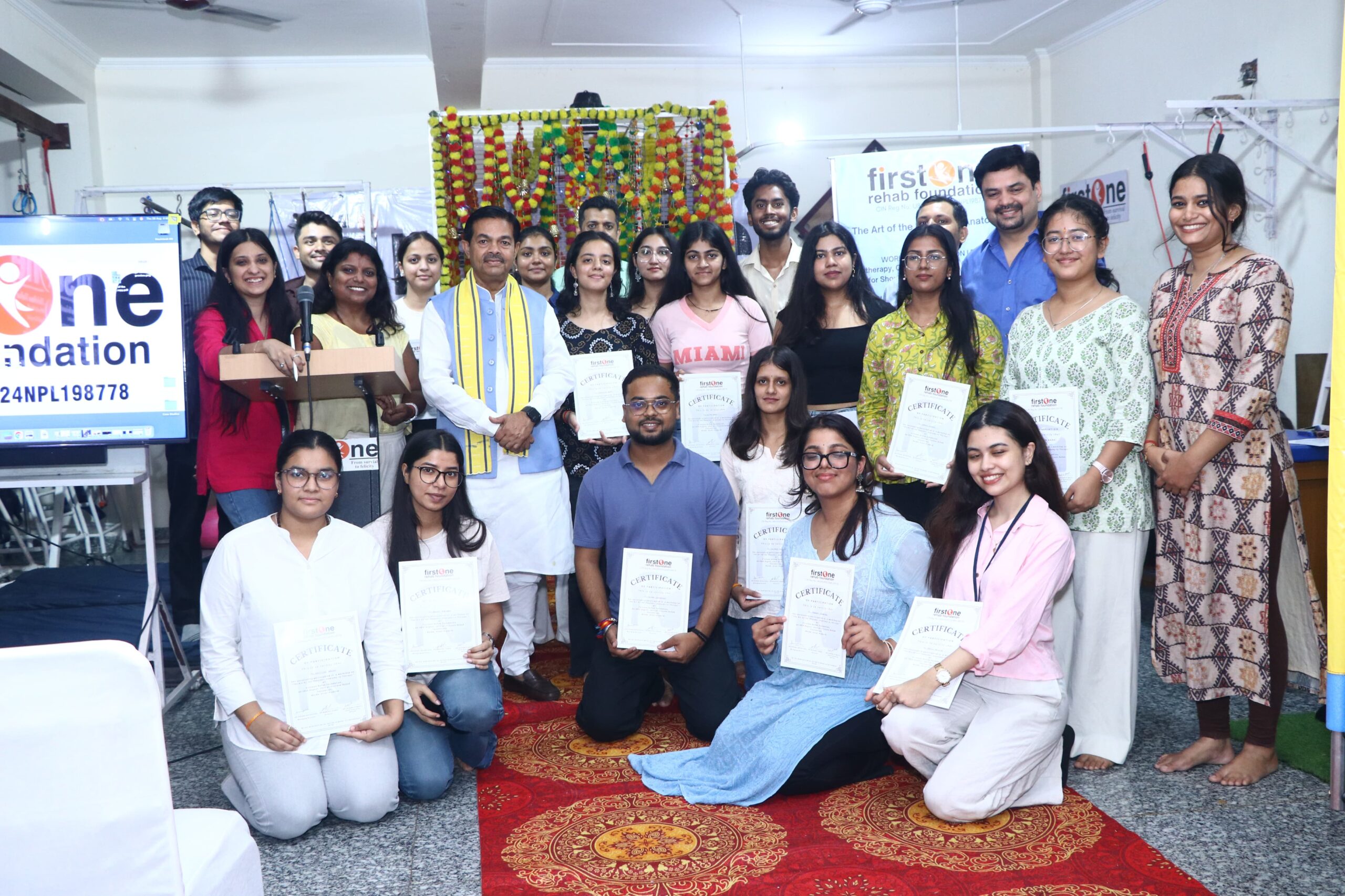फ़र्स्टवन रिहैब फ़ाउंडेशन में कार्यशाला का आयोजन राज्य मंत्री, बीएल वर्मा ने किया संमानित