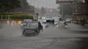 दिल्ली-गुरुग्राम से लखनऊ तक भारी बारिश ने अस्त-व्यस्त कर दिया जनजीवन