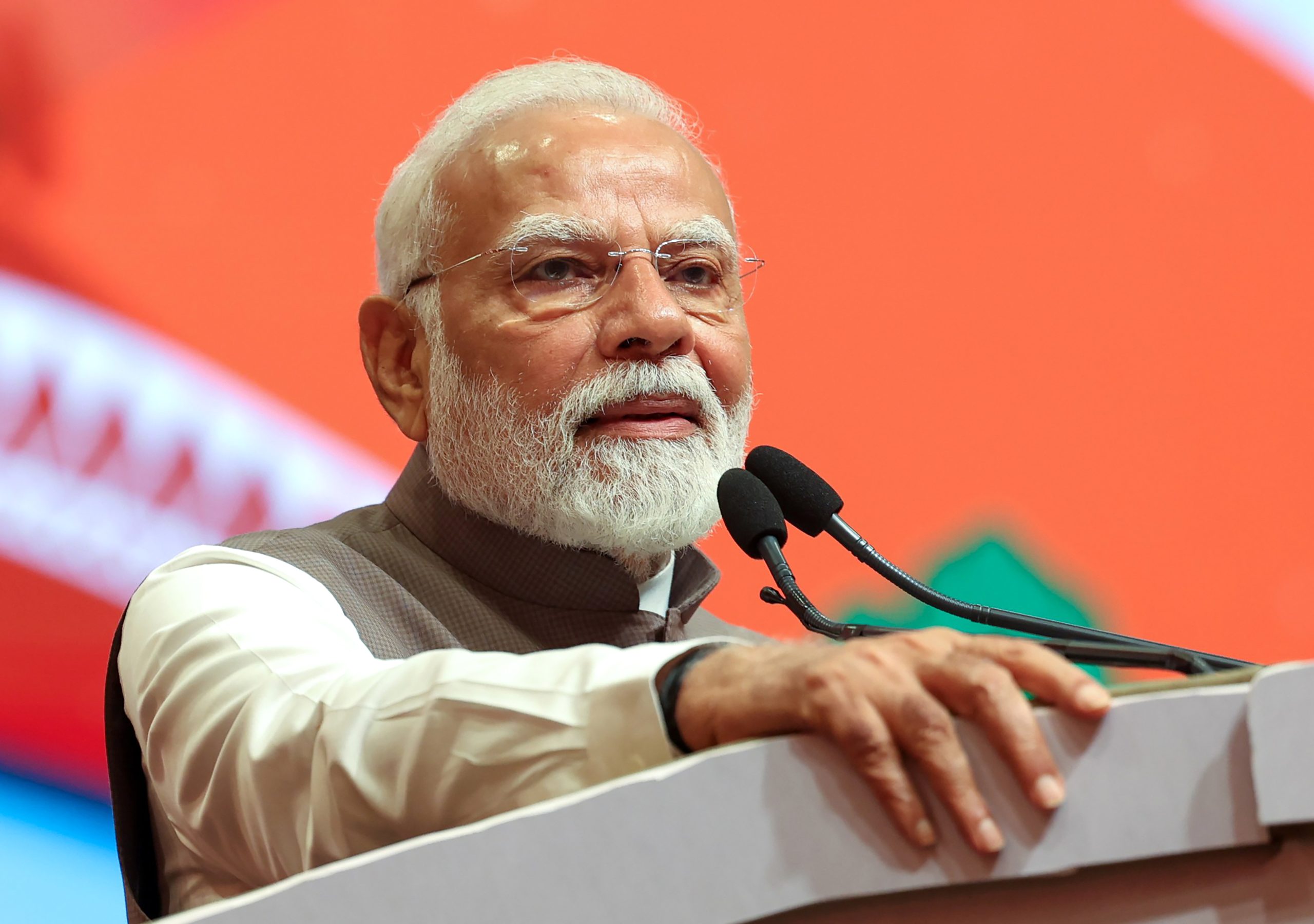 पीएम मोदी ने दिया ट्रम्प के टैरिफ का जवाब 