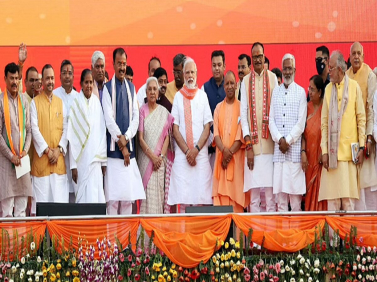 योगी सरकार के तीन कैबिनेट मंत्री आए एक साथ, 1 तीर से कई निशाने साधने की कोशिश? 