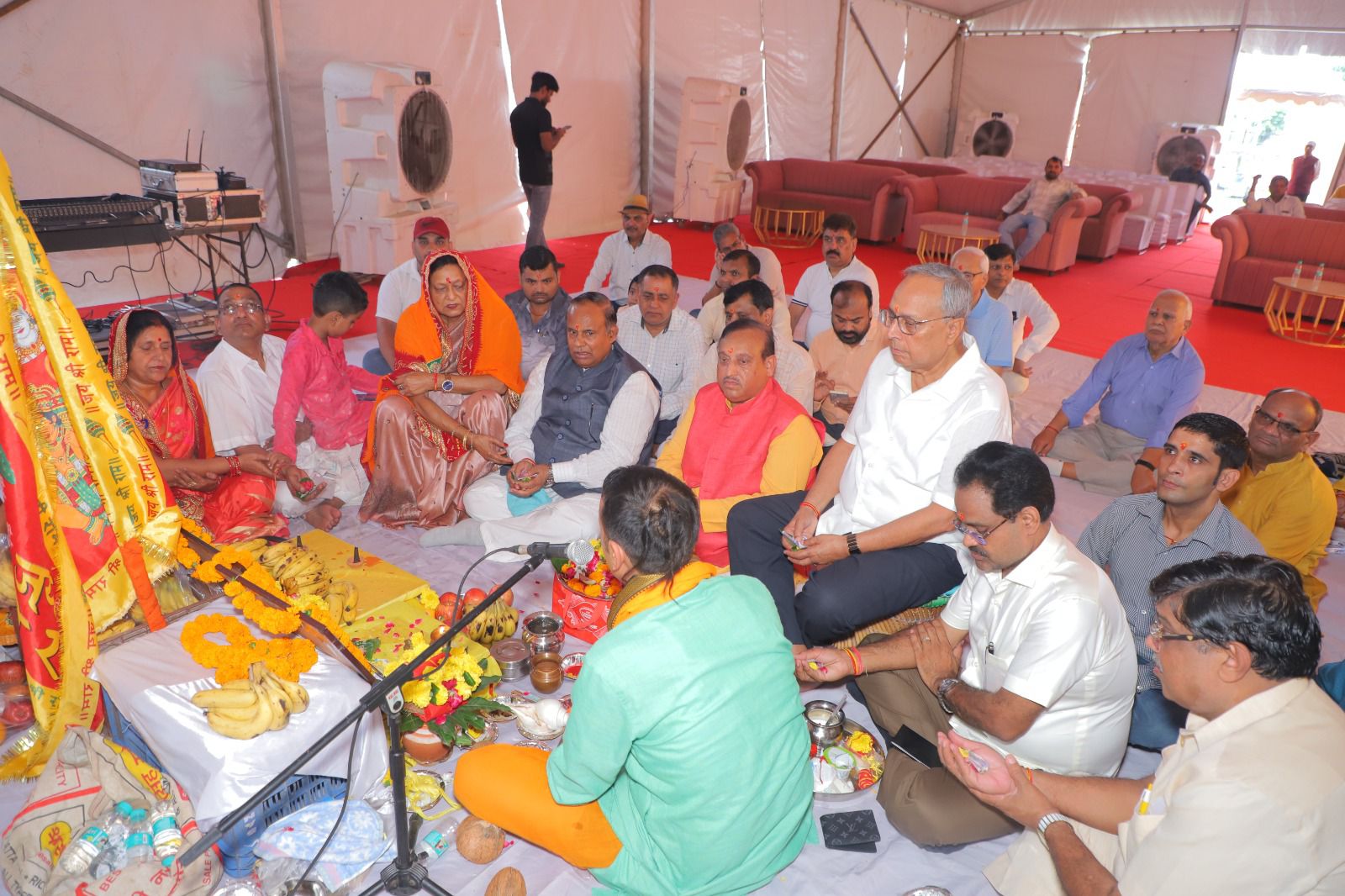 श्रीराम मित्र मंडल नोएडा ने सेक्टर-62 के रामलीला मैदान में भूमिपूजन कर श्रीरामलीला मंचन की तैयारियों का किया श्रीगणेश