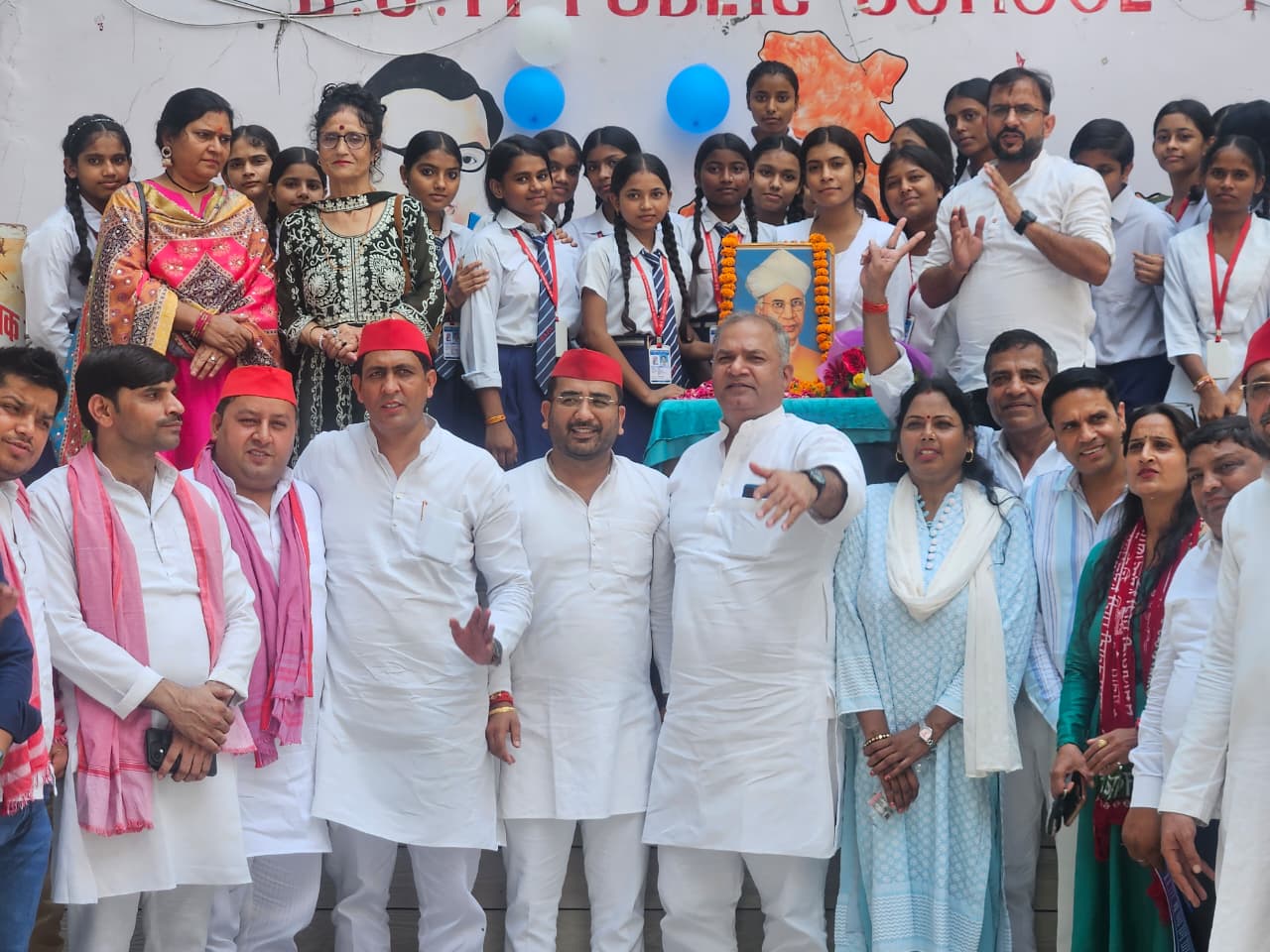 शिक्षक दिवस के अवसर पर सपा नोएडा महानगर ने धूमधाम से मनाई डॉक्टर सर्वपल्ली राधाकृष्णन जी की जयंती