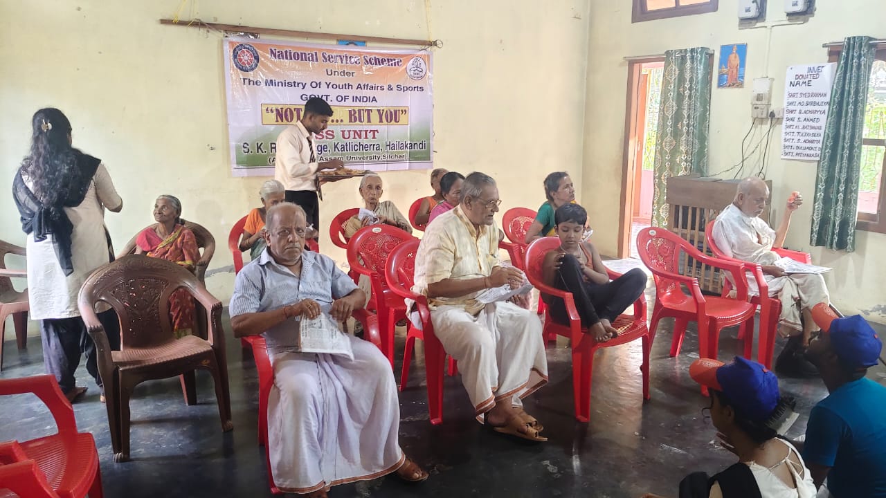 एनएसएस स्वयंसेवकों ने वरिष्ठ नागरिकों के साथ बिताया समय