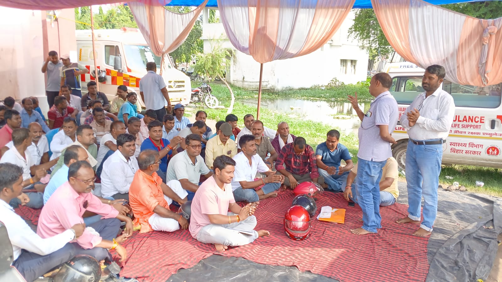 ऐम्बुलेंस कर्मियों की हड़ताल 9वें दिन भी जारी, संघ और एटक नेता ने कंपनी से लिखित आश्वासन की मांग की