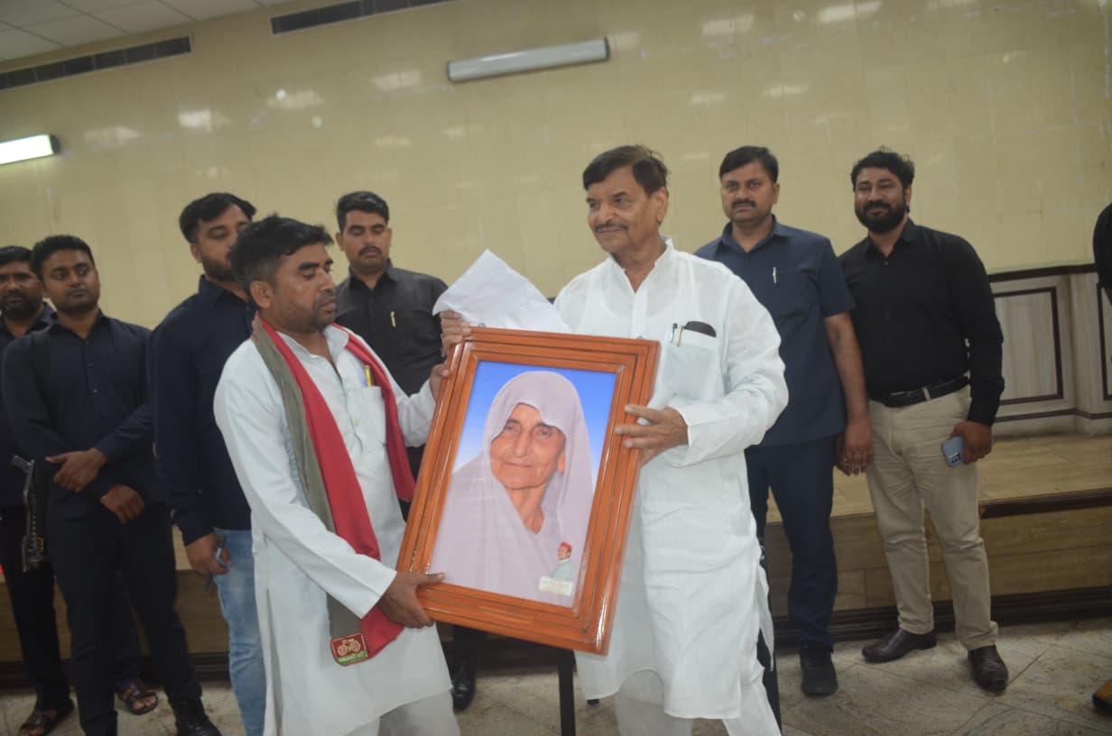 मूर्ति देवी के जीवन से प्रेरणा लेकर शिवपाल ज़ी से मिले सपा नेता