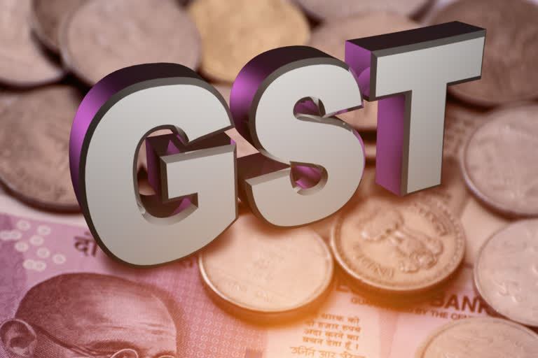 GST का नया स्लैब: जानिए क्या होगा सस्ता और कौन कौन सी चीज़ें हो जाएंगी महंगी, कहां मिलेगी राहत, किधर पड़ सकती है आफत