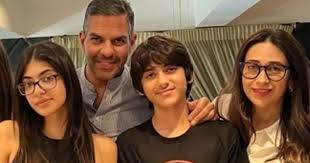 दिल्ली हाईकोर्ट में वकीलों के बीच तीखी बहस: करिश्मा कपूर से जुड़े केस में ‘चिल्लाइए मत’ का वाकया