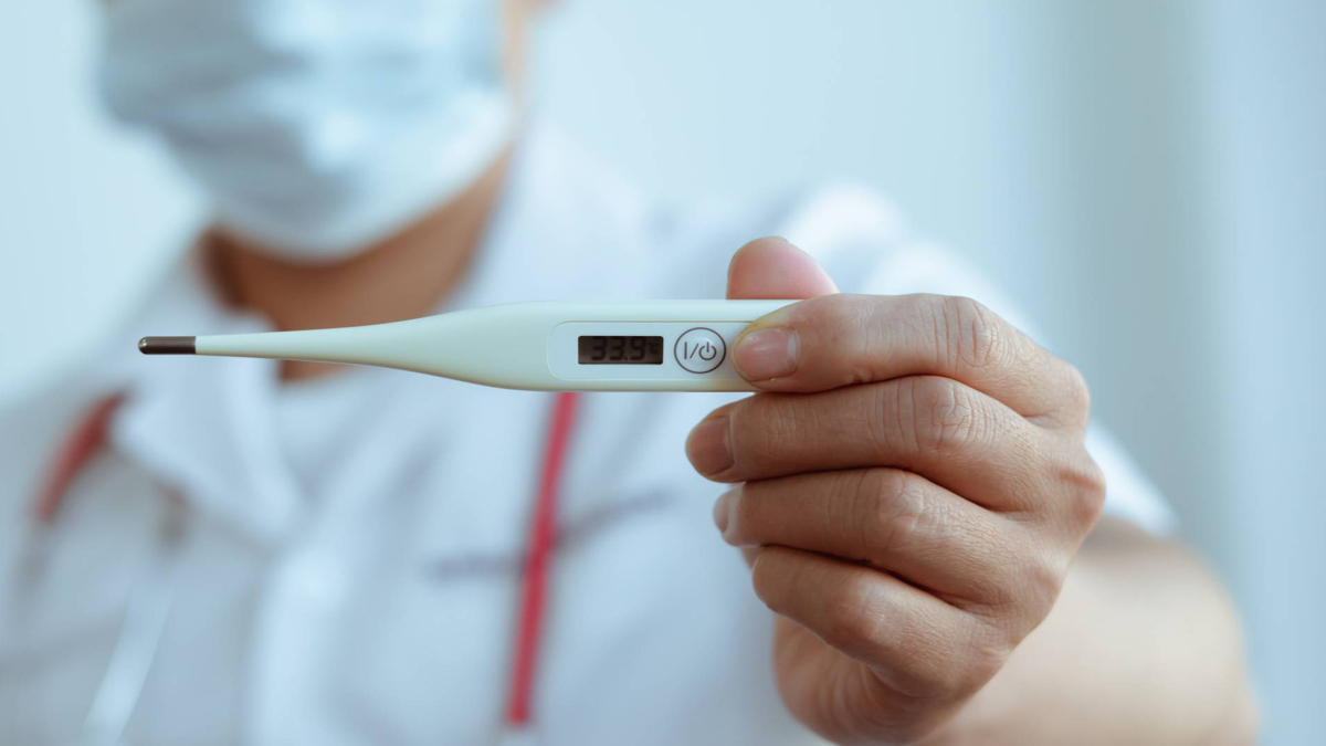 दिल्ली-NCR में वायरल का कहर: लगभग हर घर में एक मरीज