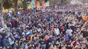 भ्रमजाल से बाहर निकला युवा, भविष्य के लिए अब आर-पार!