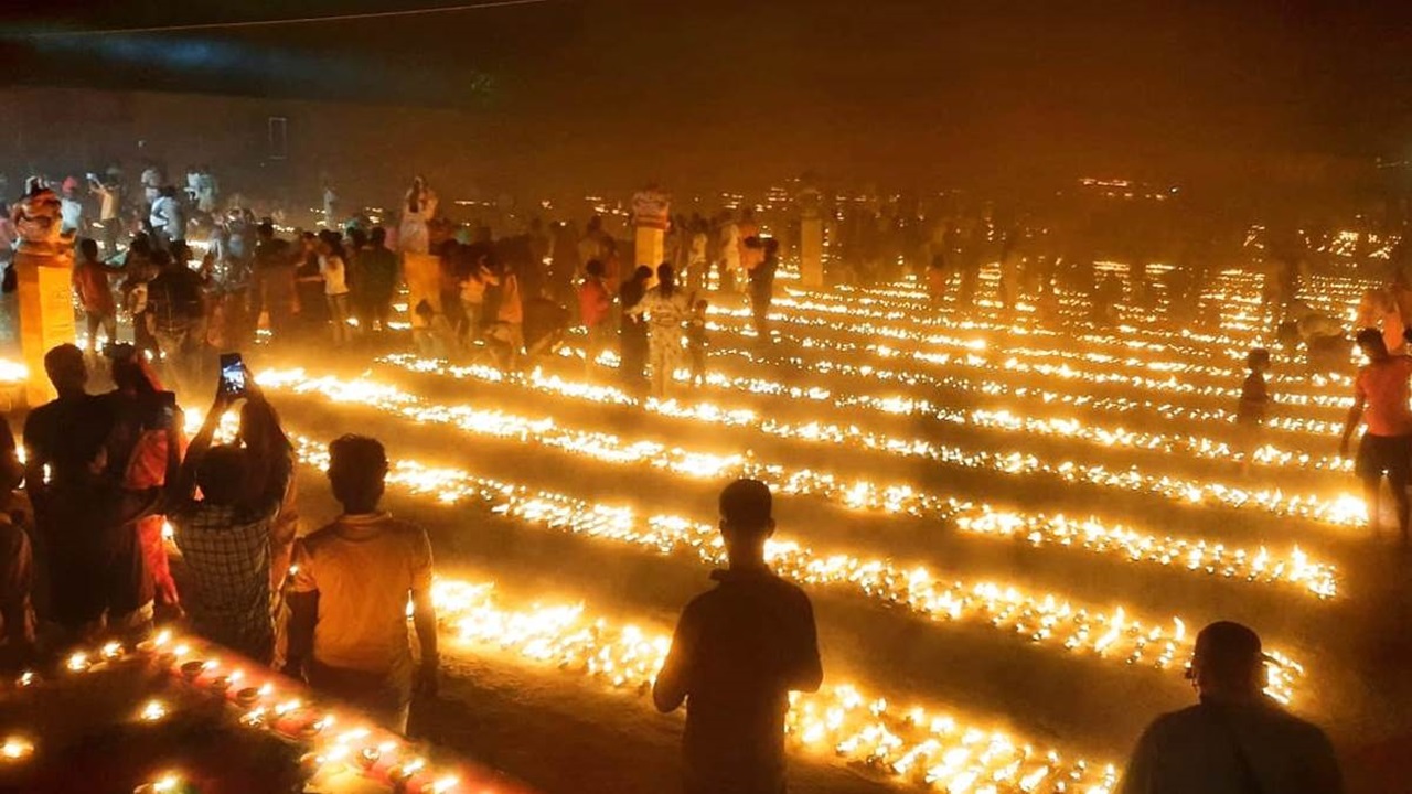 काश फिर से जाग जाए त्योहारों के प्रति वह जुनून, लौट आए लोगों की सादगी और आत्मीयता! 