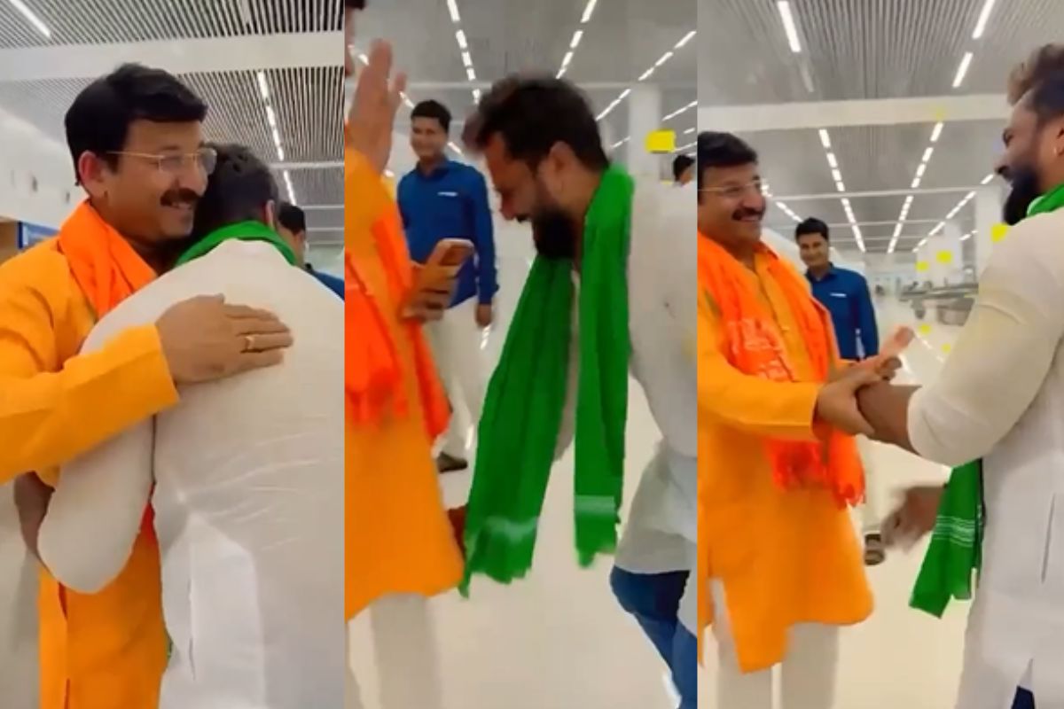  जब एयरपोर्ट पर मनोज तिवारी के पैर छू लिया खेसारी लाल यादव ने 