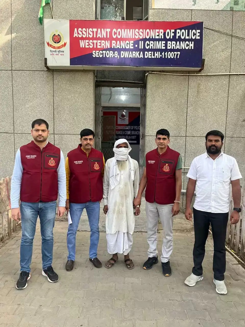 दिल्ली पुलिस ने ‘मामू गैंग’ का किया पर्दाफाश, फल बेचकर करता था बैंक की रेकी