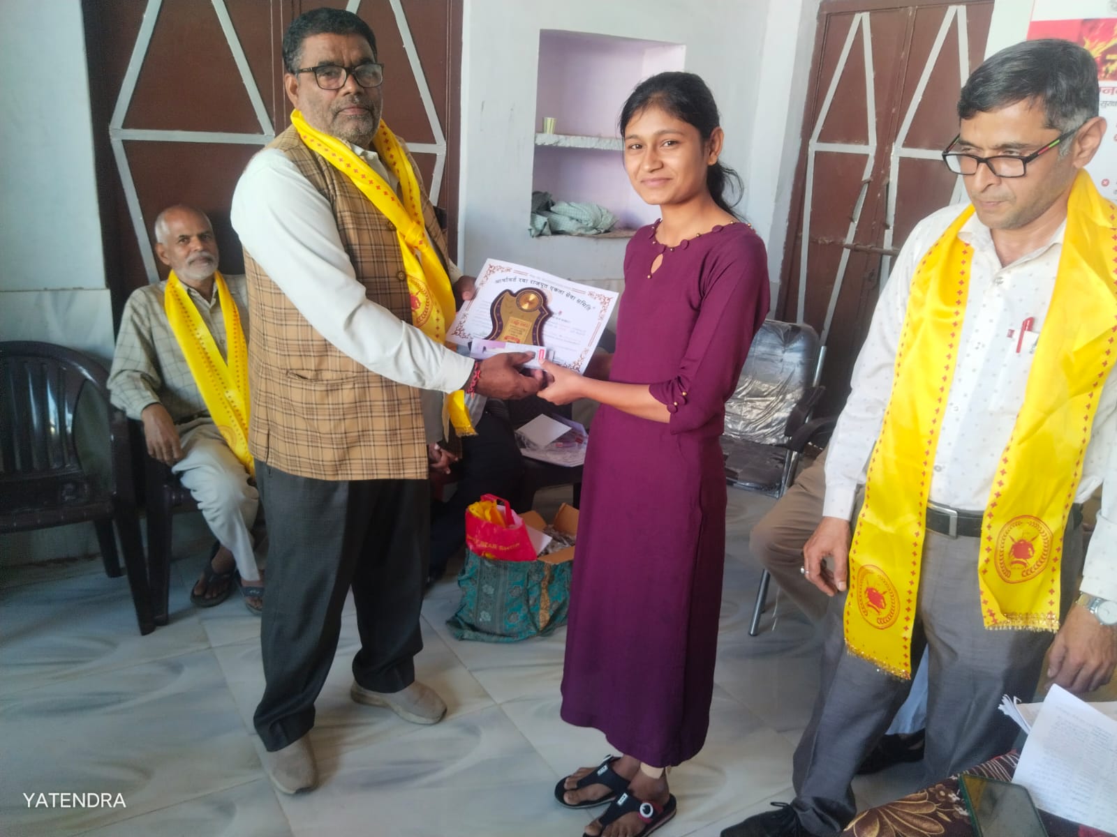 आर्यावर्त रवा राजपूत एकता सेवा समिति रजि• बिजनौर के तत्वावधान में मेघावी छात्र छात्राओं को किया सम्मानित।