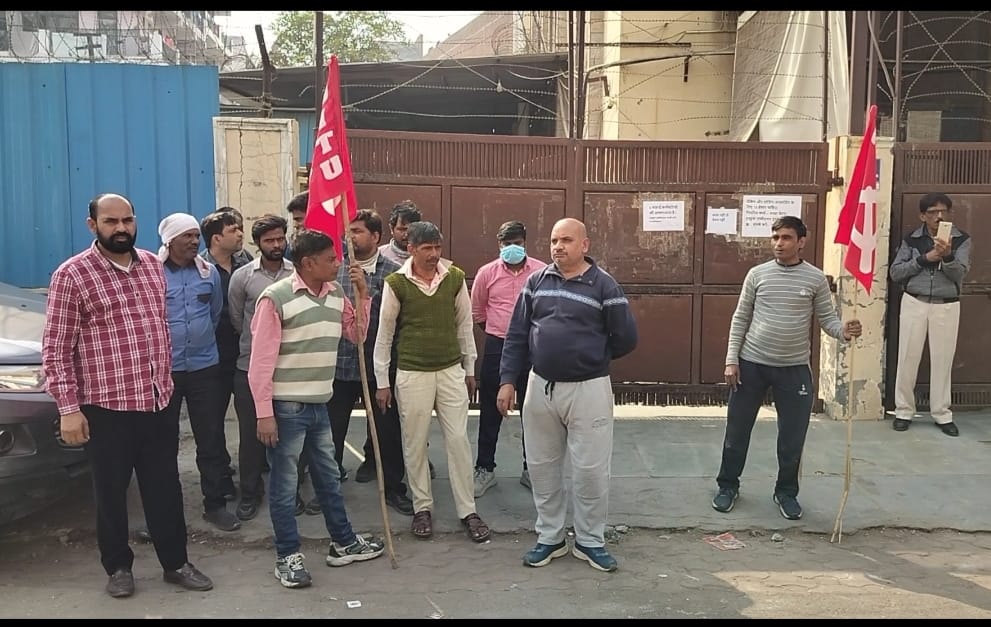 आर्थिक शोषण व उत्पीड़न के खिलाफ कर्मचारियों ने सीटू के बैनर तले किया प्रदर्शन