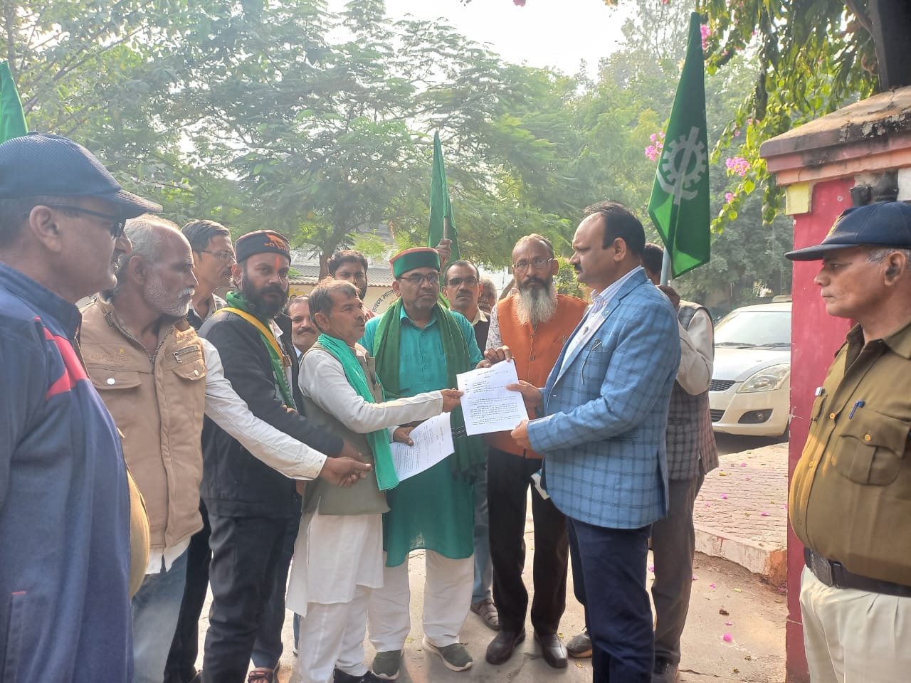 सिंगरौली में आदिवासियों को नजरबंद कर अडानी द्वारा 3 लाख पेड़ काटे जाने पर रोक लगाए सरकार : डॉ. सुनीलम