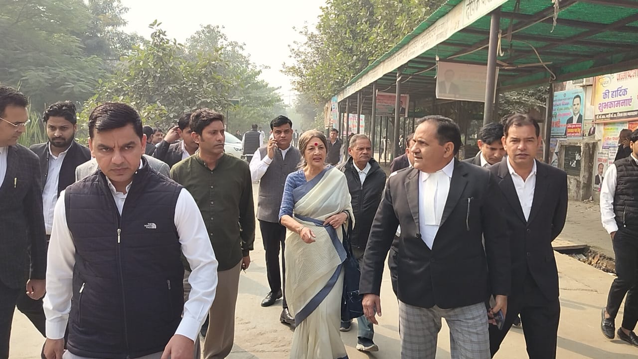 अख़लाक़ मामले में वकील से मिलीं वृंदा करात 