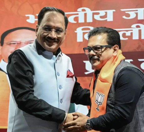 AAP जिस नेता को पहले ही निकाल चुकी थी, BJP ने उसे  किया शामिल