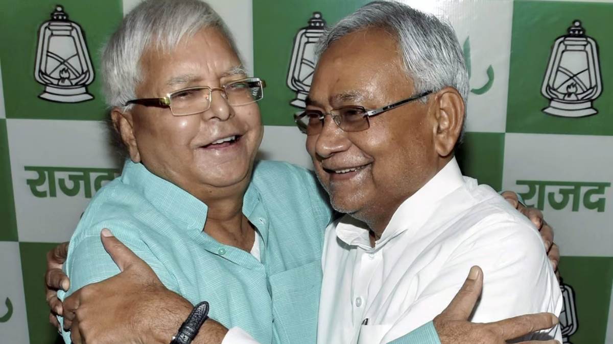 रोहिणी-तेजस्वी की ‘लड़ाई’ पर लालू यादव ने तोड़ी चुप्पी, कहा – परिवार का मामला है, सुलझा लेंगे, RJD नेताओं को भी दिया आदेश