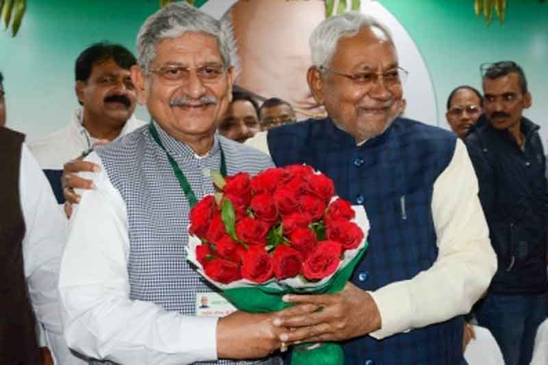 नीतीश कुमार ने इस ‘डर’ की वजह से राज्यपाल को नहीं सौंपा इस्तीफा!