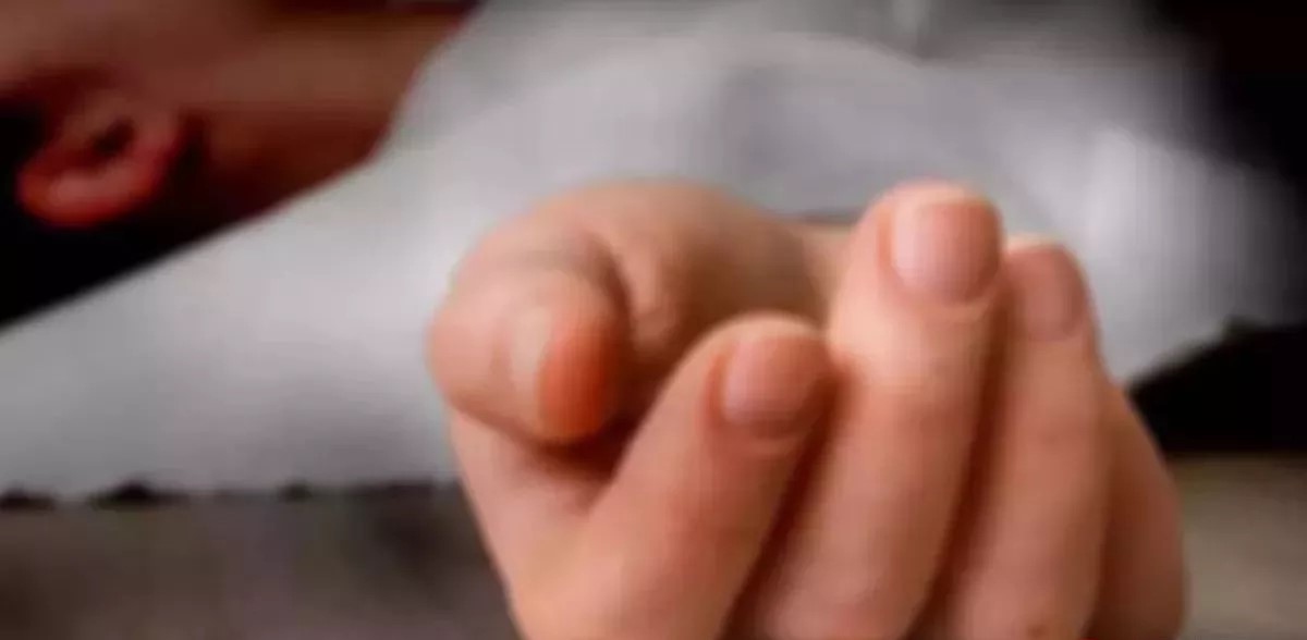 इंस्टाग्राम LIVE पर ब्यूटीशियन ने लगाई फांसी, पुलिस भी न बचा सकी जान!