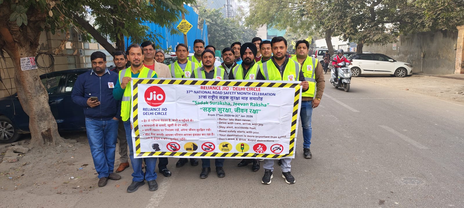 रिलायंस जियो टीम ने सड़क सुरक्षा के प्रति लोगों को किया जागरूक 