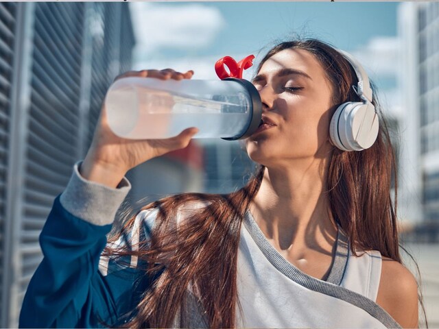 40 की उम्र के बाद पेन किलर से बचें और पानी खूब पिएं महिलाएं, किडनी खराब हो सकती है