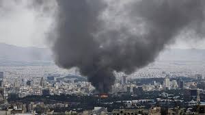 US-इजरायल के हमले से दहल उठा तेहरान, ईरान ने कहा- कुचल देंगे