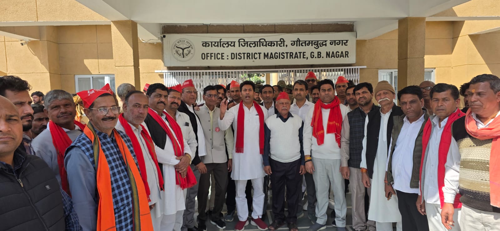 चार लेबर कोड और भारत-अमेरिका ट्रेड डील के खिलाफ कलेक्ट्रेट पर मजदूर संगठनों और किसान सभा का प्रदर्शन