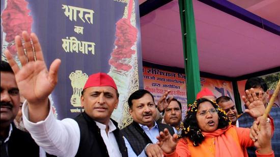 कांग्रेस के प्रदर्शन से चिढ़े अखिलेश, कहा – करना है तो पूरा करो 