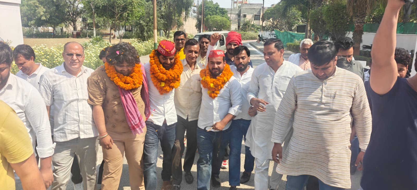 किसान सभा के नेताओं की रिहाई पर पुलिस उपायुक्त को ज्ञापन, सैकड़ों कार्यकर्ताओं ने किया जोरदार स्वागत