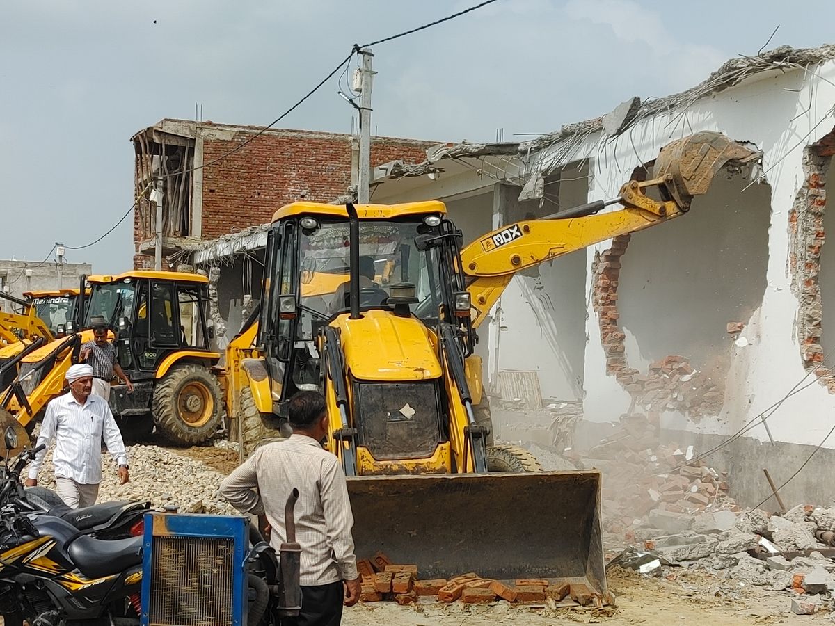 मेरठ में करीब डेढ़ हजार दुकानों पर चलेगा बुलडोजर?