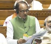 बेशर्मी पर उतरे कृषि मंत्री भी, किसानों की आय बता रहे आठ गुनी!
