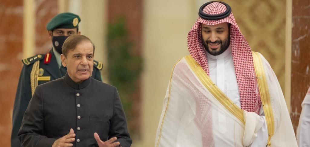  पाकिस्तान अभी ईरान की जंग में सीधे नहीं कूद रहा है!